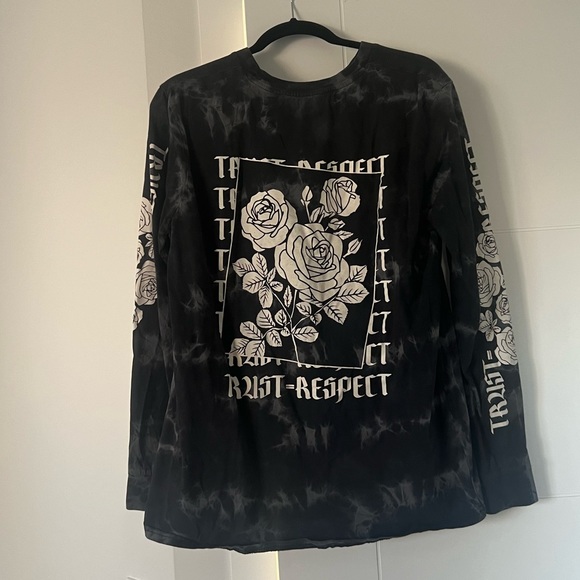 FREE Vintage roses shirt - Picture 1 of 2